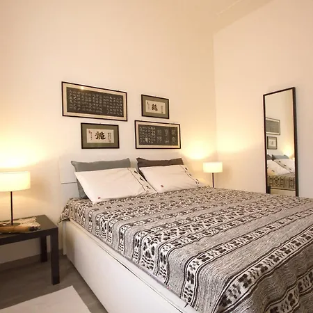 Vintage Piramide 公寓 *